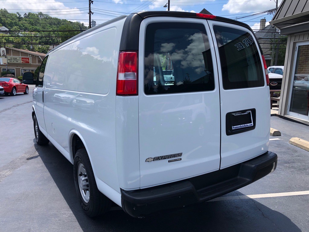 2016 Chevrolet Express Image 3