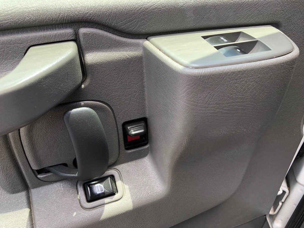 2016 Chevrolet Express Image 16