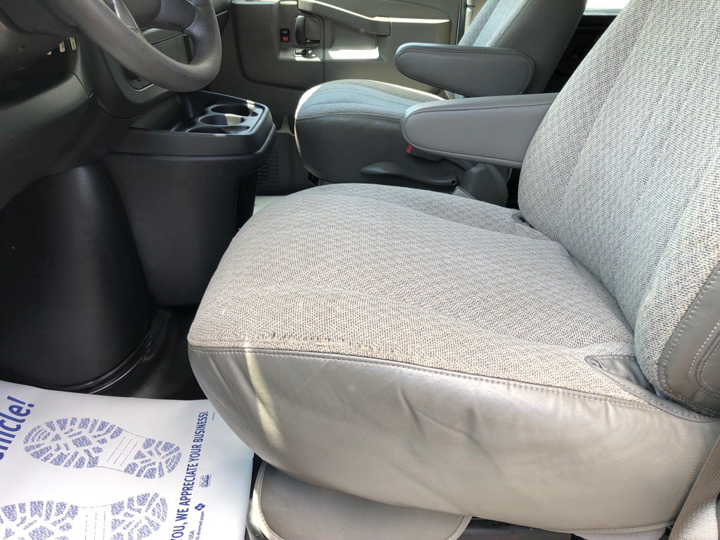 2016 Chevrolet Express Image 17