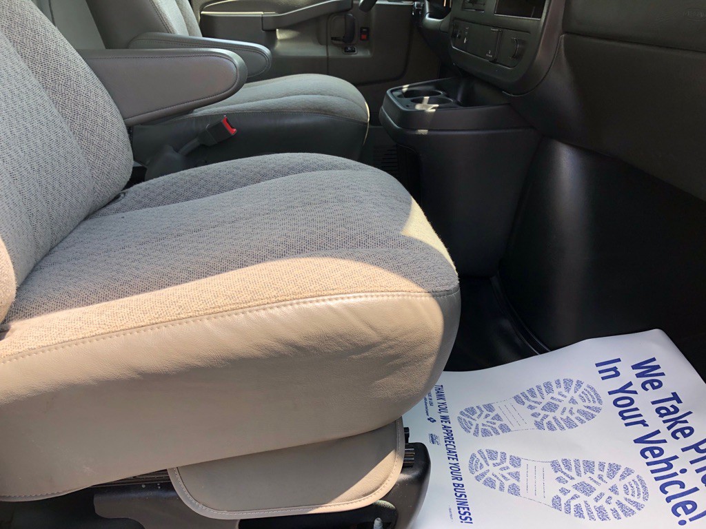 2016 Chevrolet Express Image 24