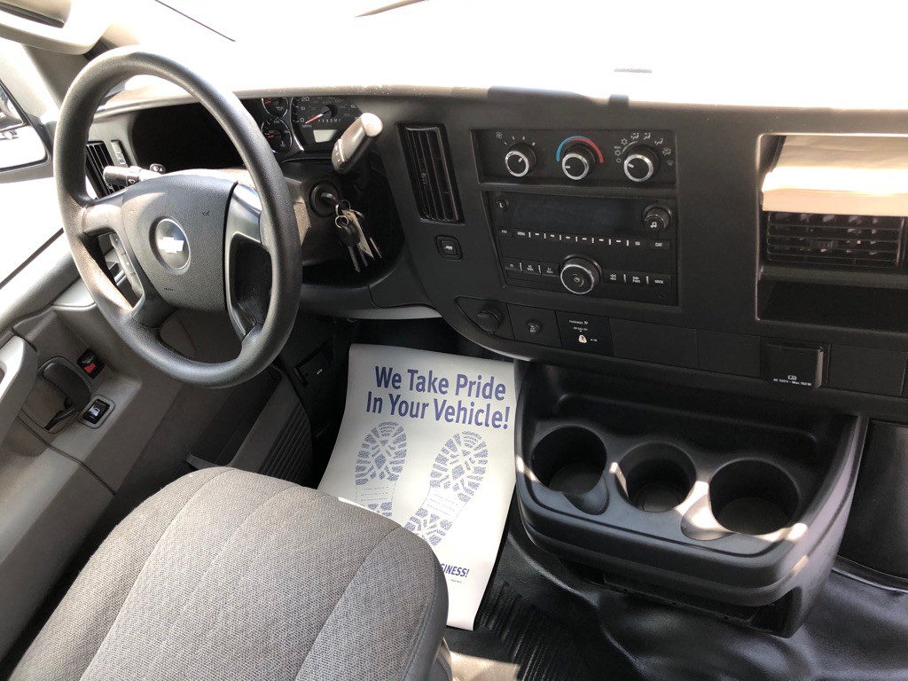 2016 Chevrolet Express Image 25