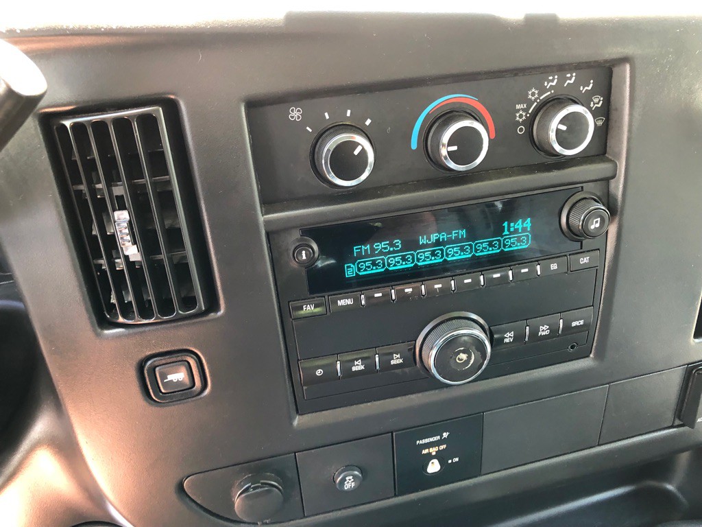 2016 Chevrolet Express Image 27