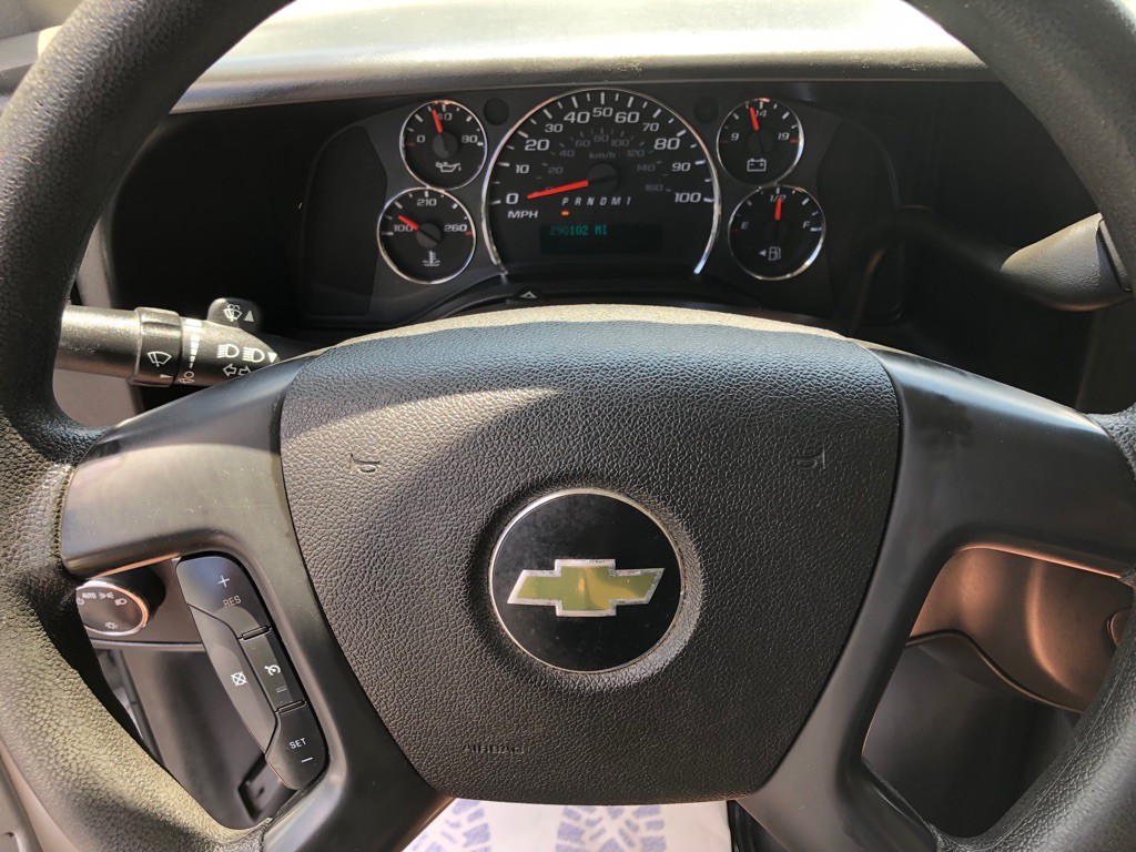 2016 Chevrolet Express Image 30