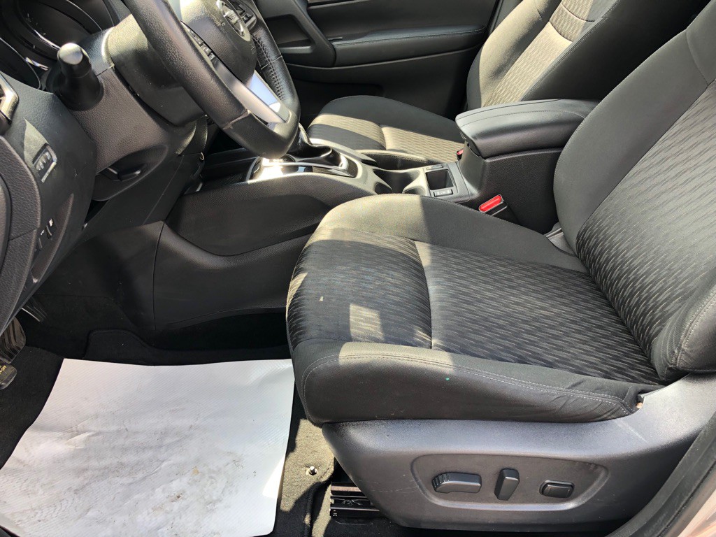 2019 Nissan Rogue Image 17