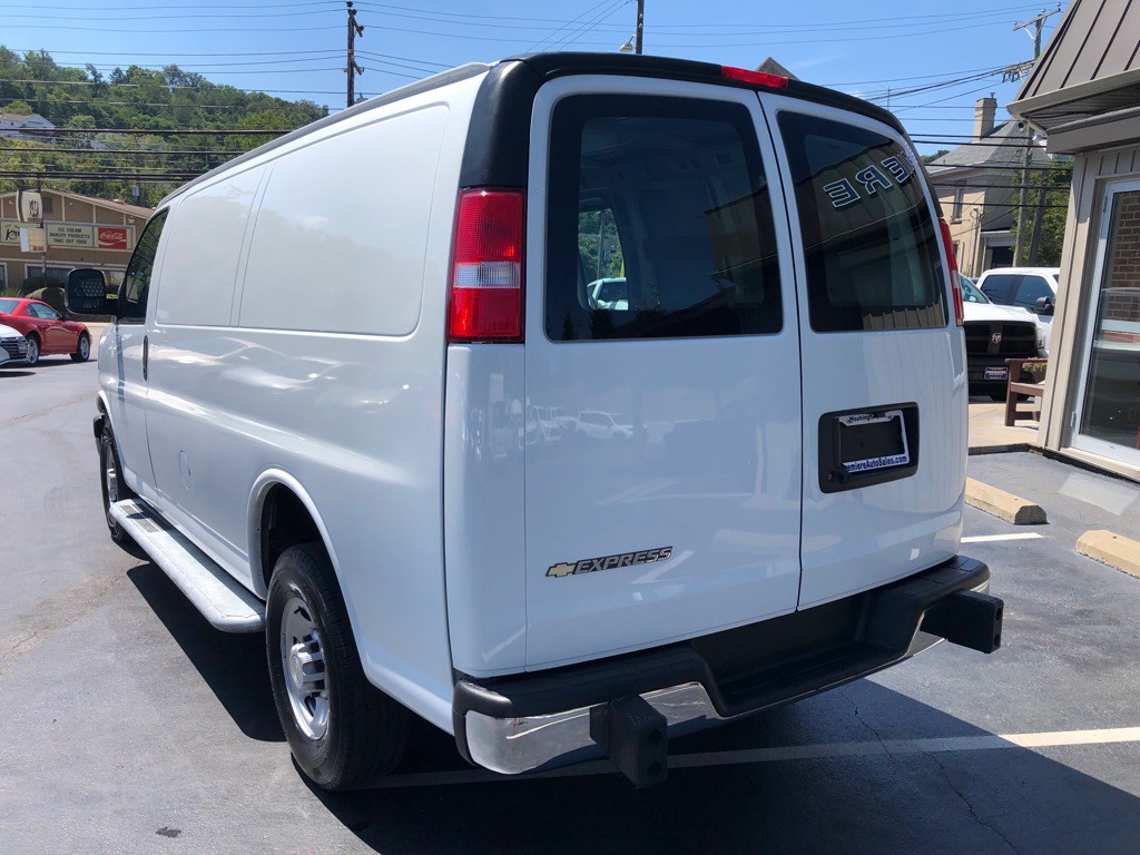 2023 Chevrolet Express Image 3