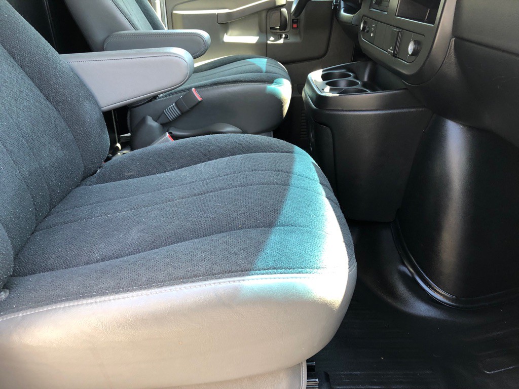 2023 Chevrolet Express Image 24