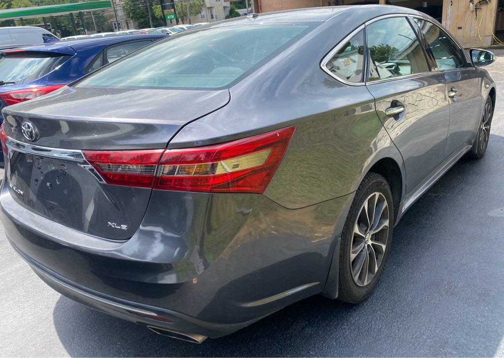 2016 Toyota Avalon Image 2