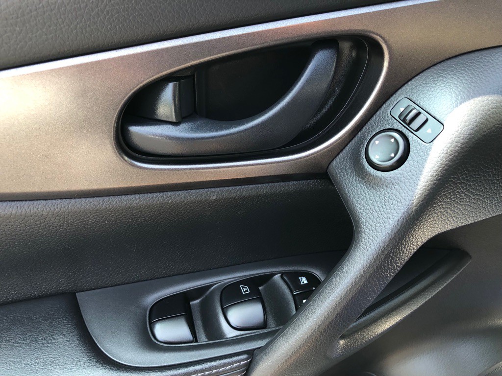 2018 Nissan Rogue Image 16