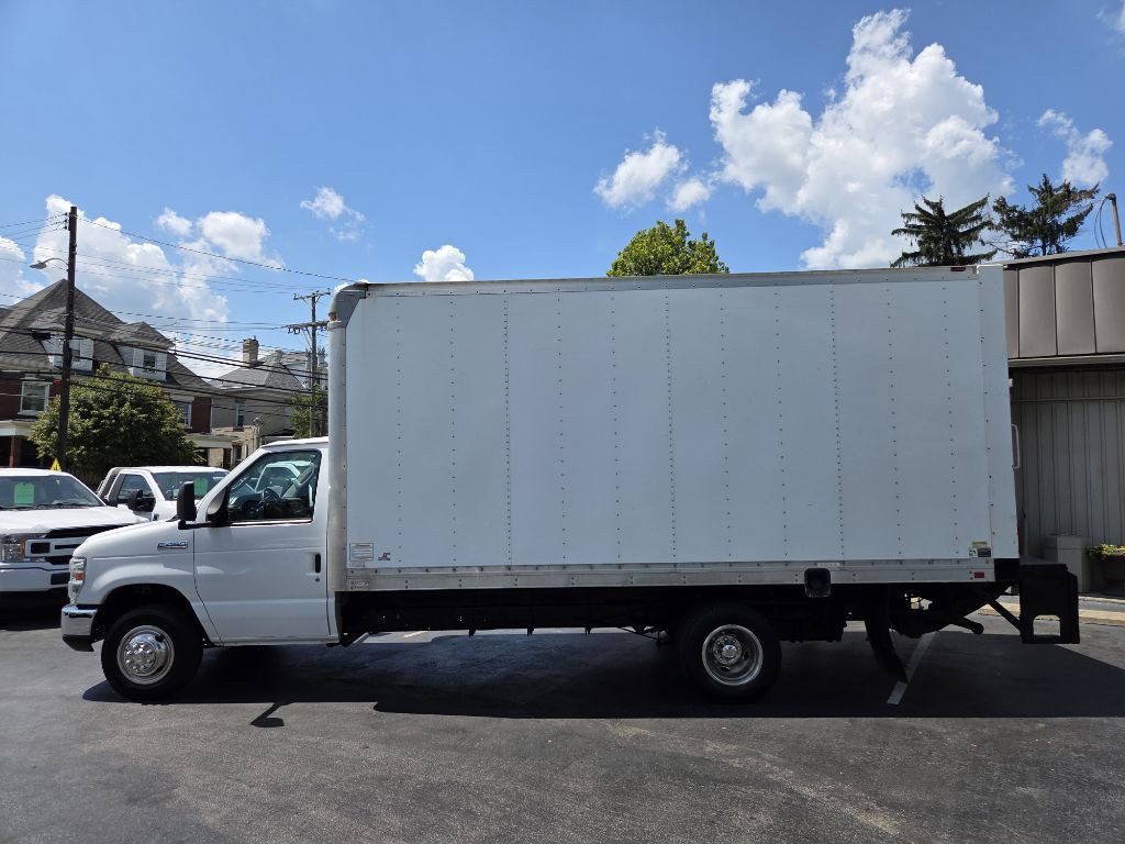 2016 Ford Econoline Image 2