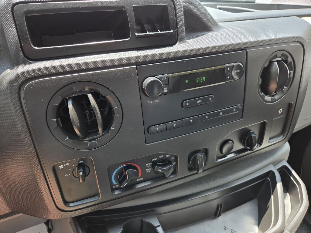 2016 Ford Econoline Image 23
