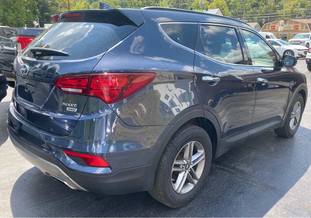 2017 Hyundai Santa Fe Sport Image 2