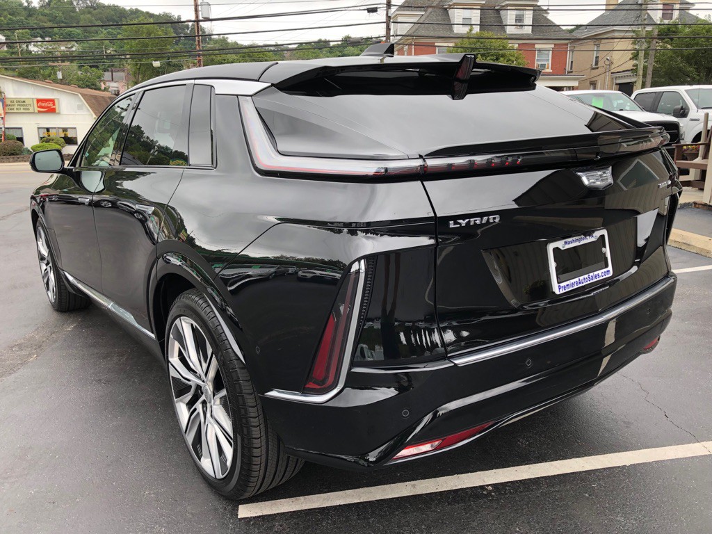 2024 Cadillac Lyriq Image 3
