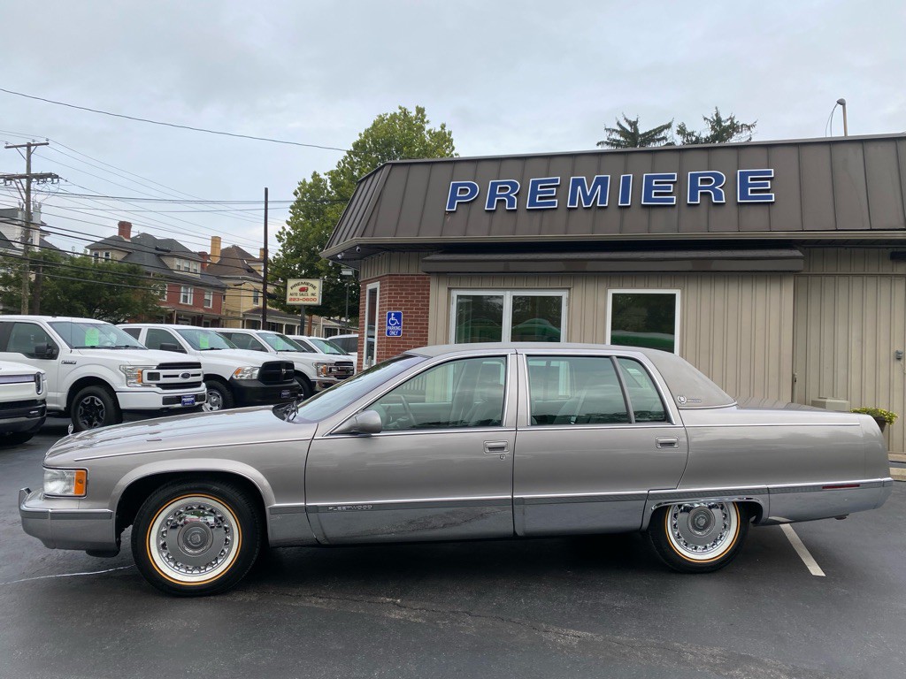 1996 Cadillac Fleetwood Image 2