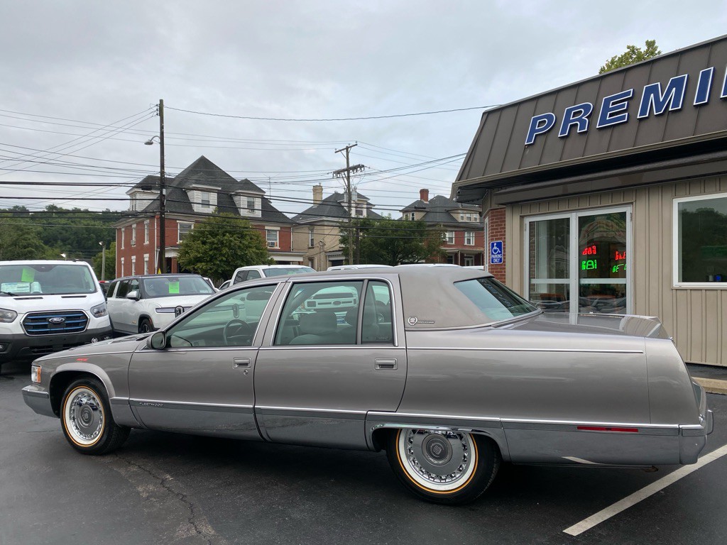 1996 Cadillac Fleetwood Image 3