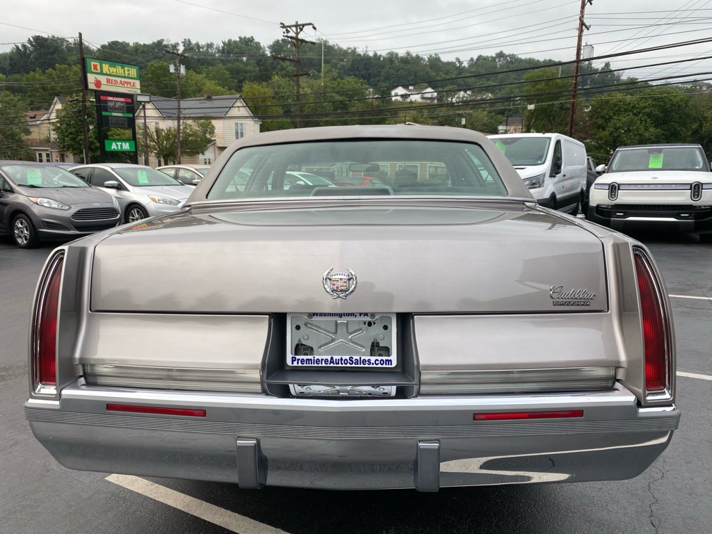 1996 Cadillac Fleetwood Image 5