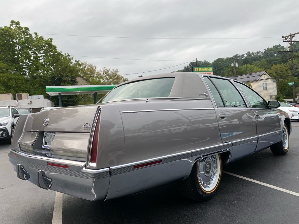 1996 Cadillac Fleetwood Image 7