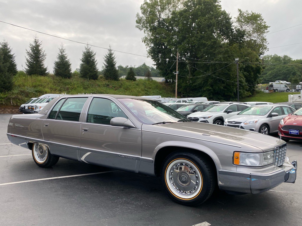 1996 Cadillac Fleetwood Image 11