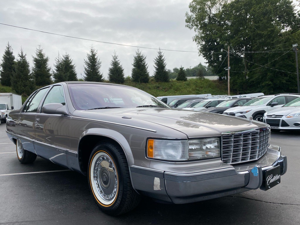 1996 Cadillac Fleetwood Image 12