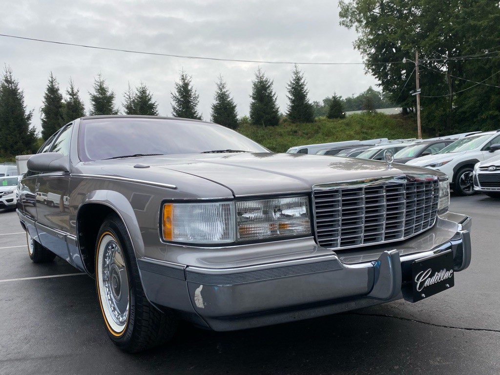 1996 Cadillac Fleetwood Image 13