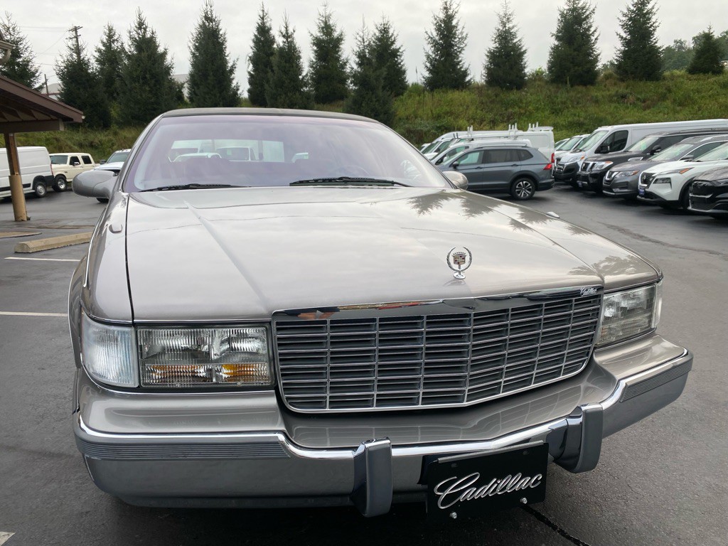1996 Cadillac Fleetwood Image 14