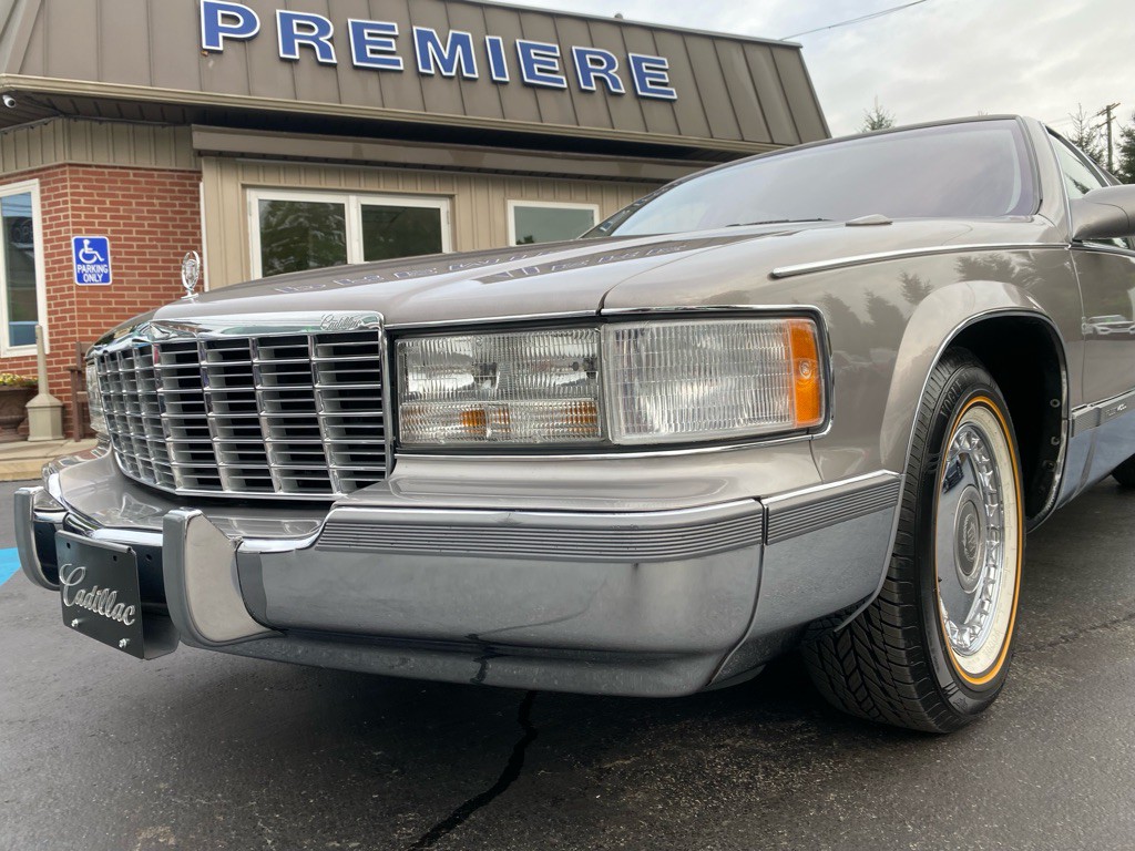 1996 Cadillac Fleetwood Image 16