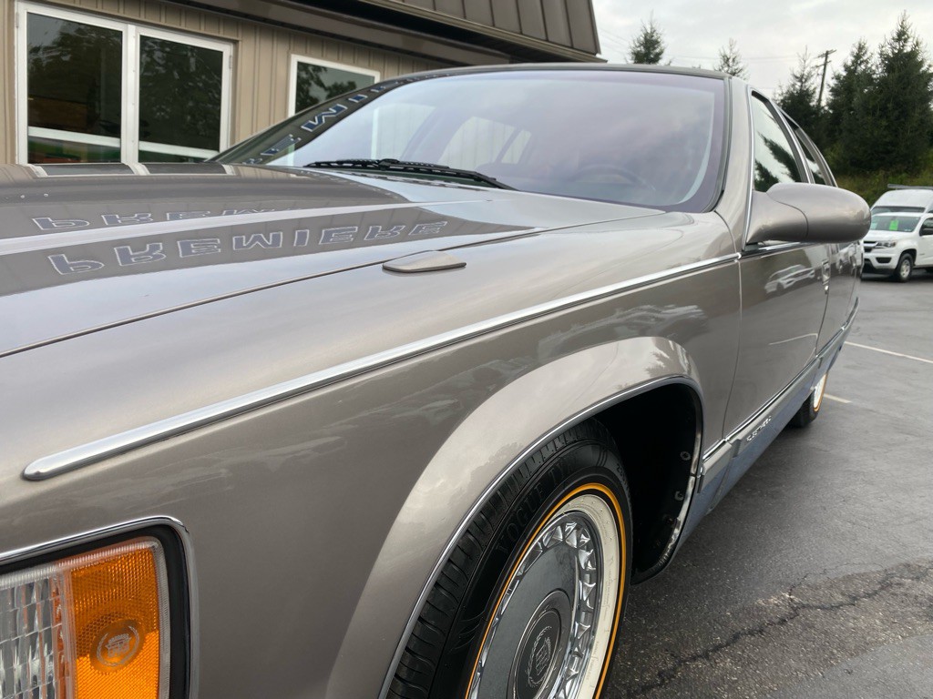 1996 Cadillac Fleetwood Image 19