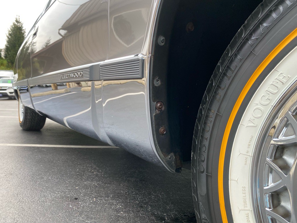 1996 Cadillac Fleetwood Image 21