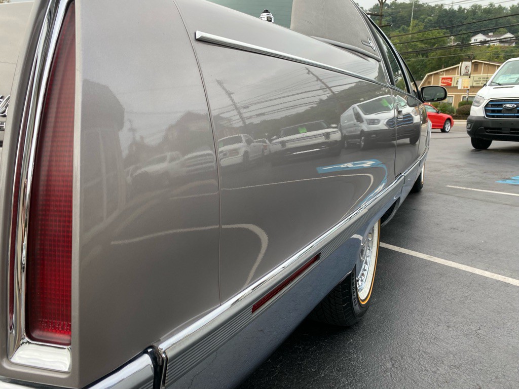 1996 Cadillac Fleetwood Image 29