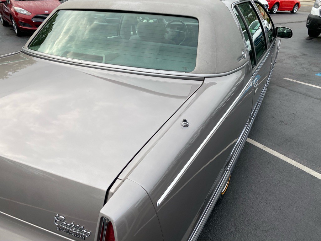 1996 Cadillac Fleetwood Image 30