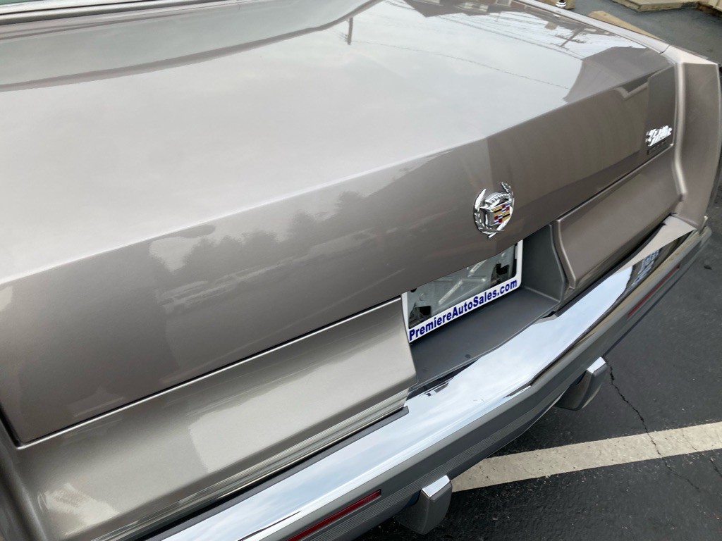 1996 Cadillac Fleetwood Image 32