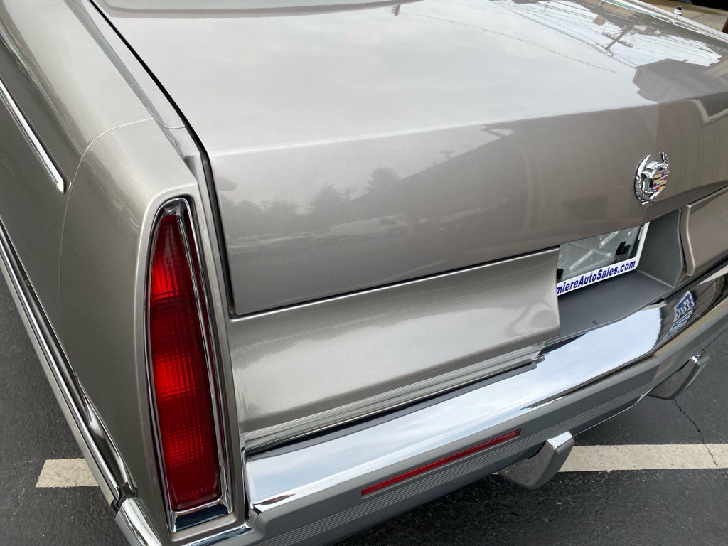 1996 Cadillac Fleetwood Image 33