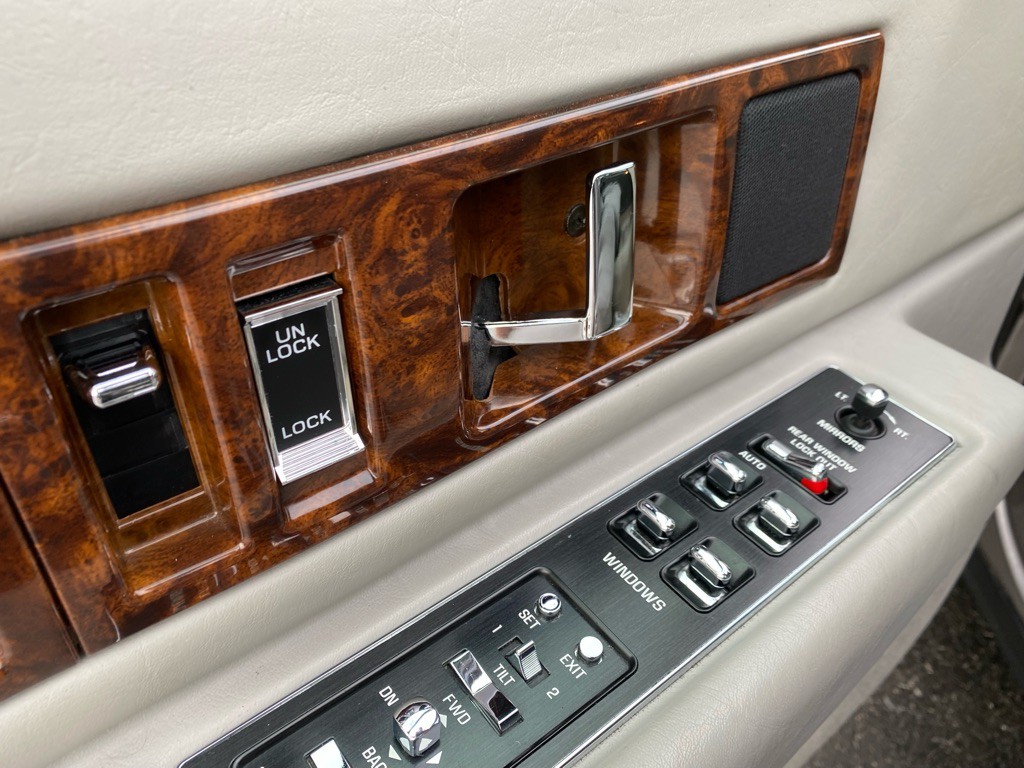 1996 Cadillac Fleetwood Image 59