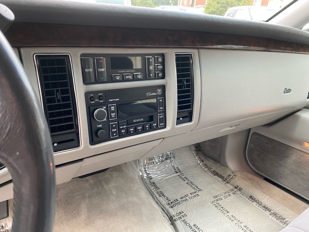 1996 Cadillac Fleetwood Image 63