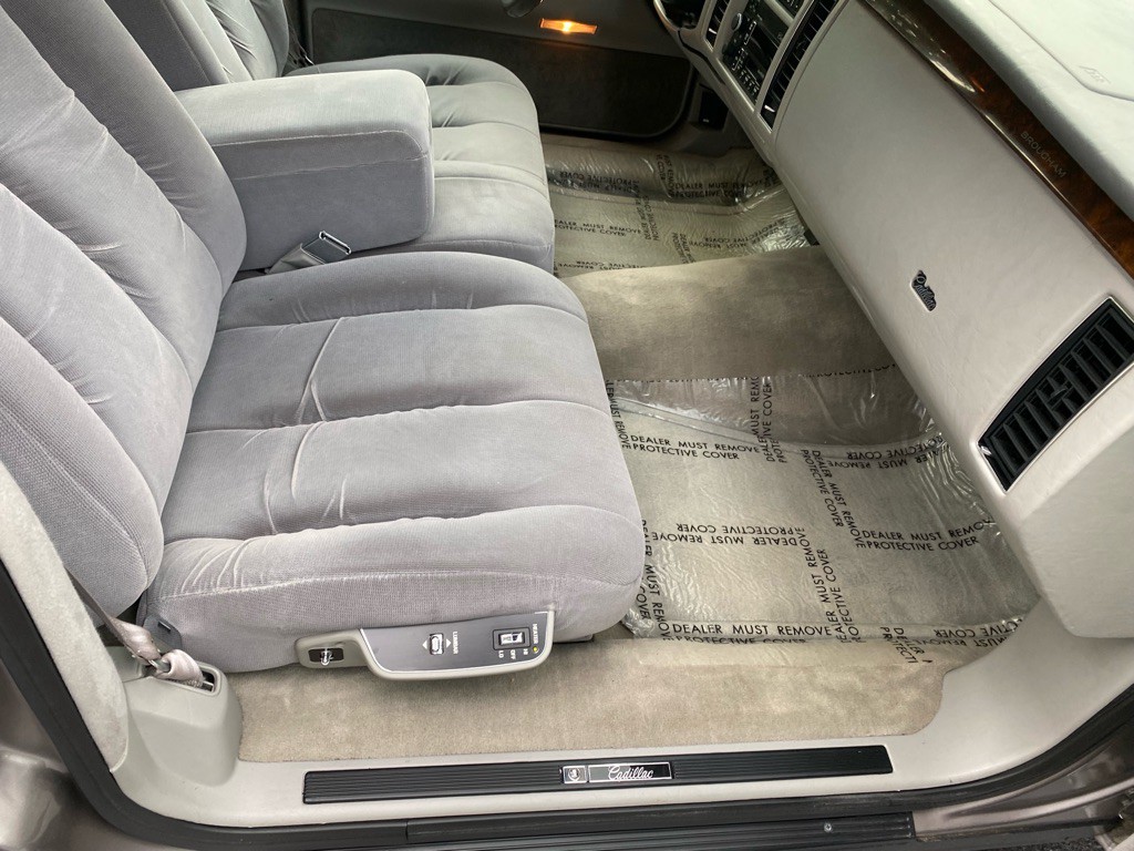 1996 Cadillac Fleetwood Image 68