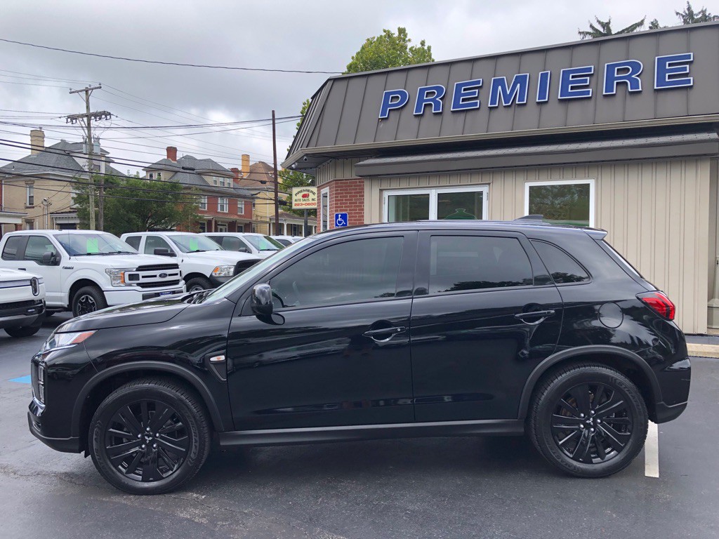 2022 Mitsubishi Outlander Image 2