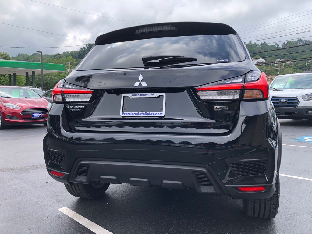 2022 Mitsubishi Outlander Image 4