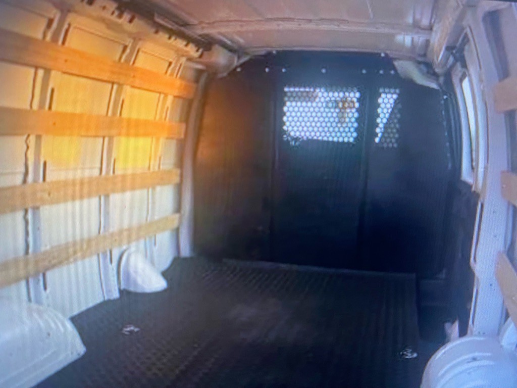 2023 GMC Savana Image 3