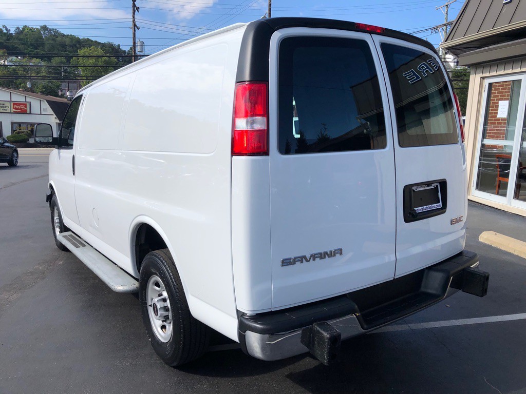 2023 GMC Savana Image 3