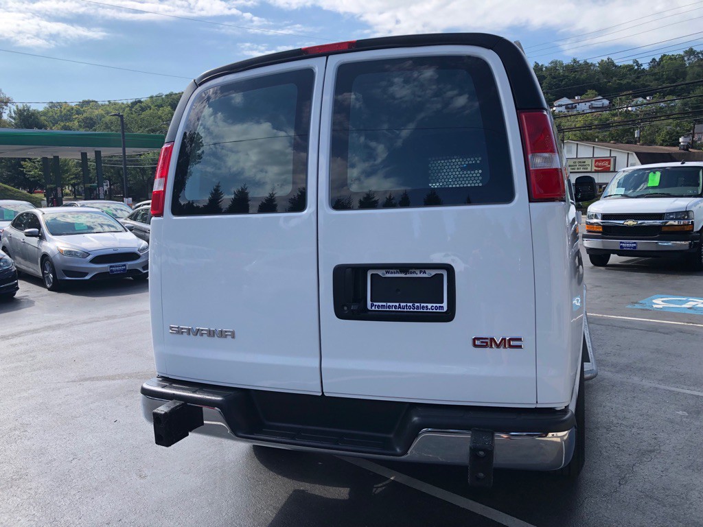 2023 GMC Savana Image 4