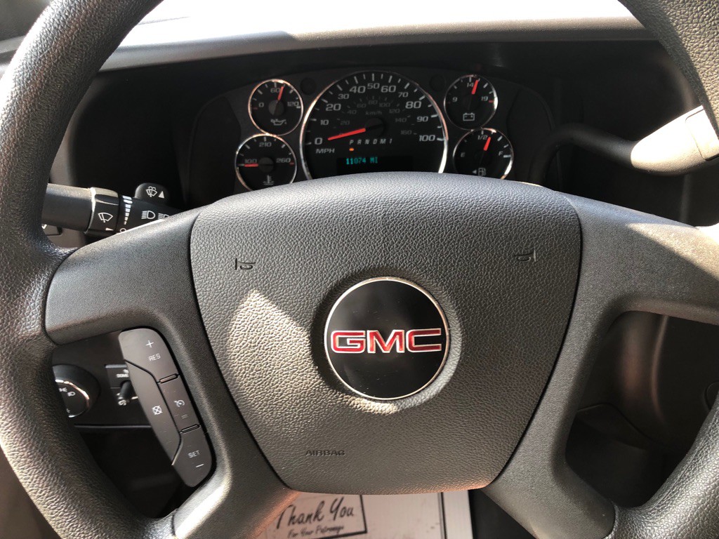 2023 GMC Savana Image 32