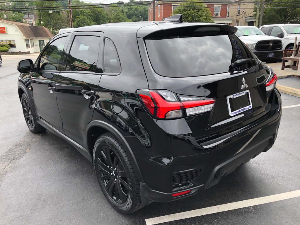 2022 Mitsubishi Outlander Image 3
