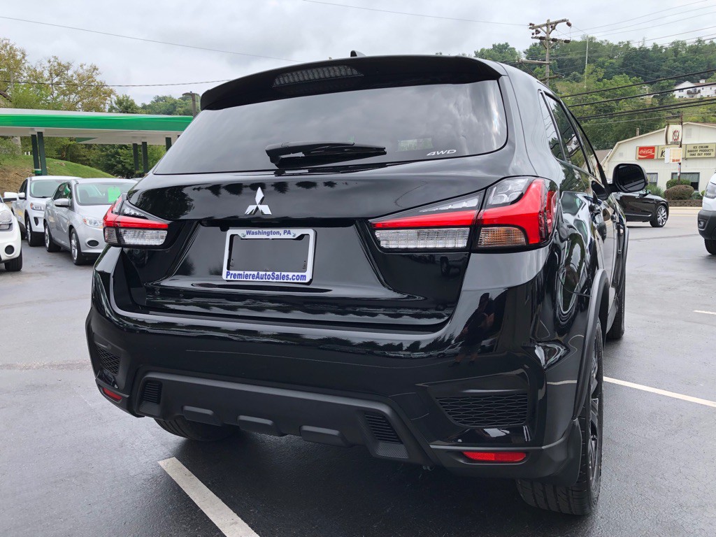 2022 Mitsubishi Outlander Image 4
