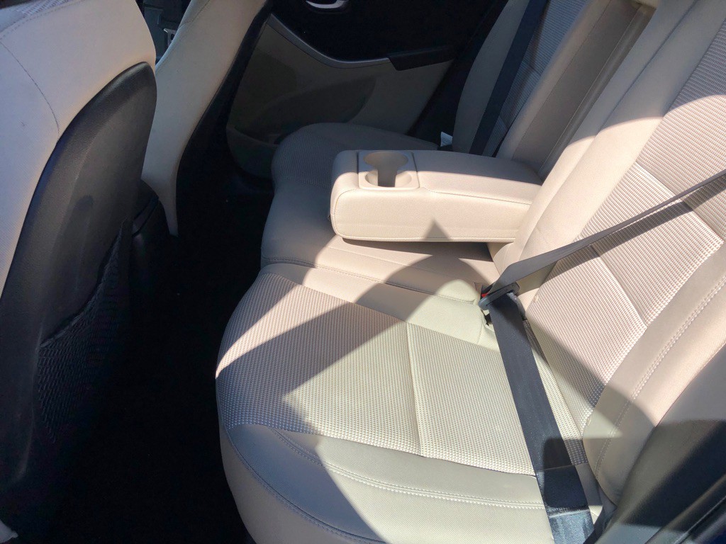 2013 Hyundai Elantra Image 17