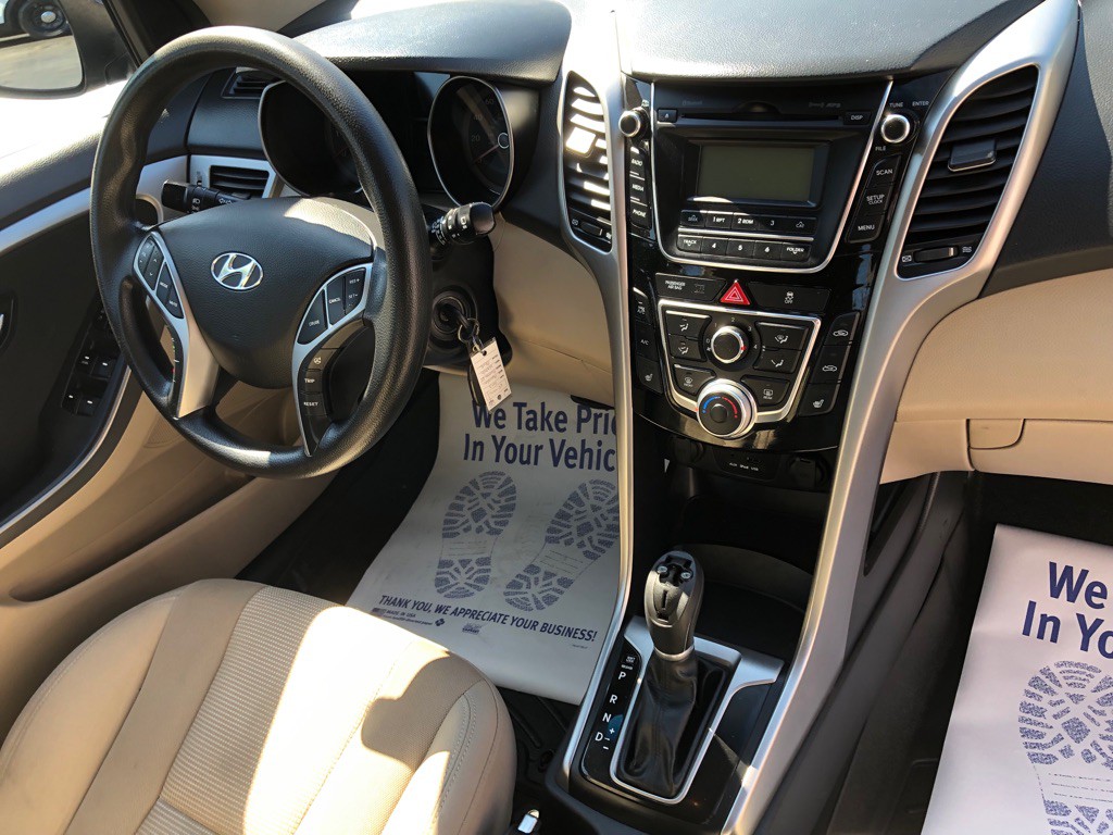 2013 Hyundai Elantra Image 21