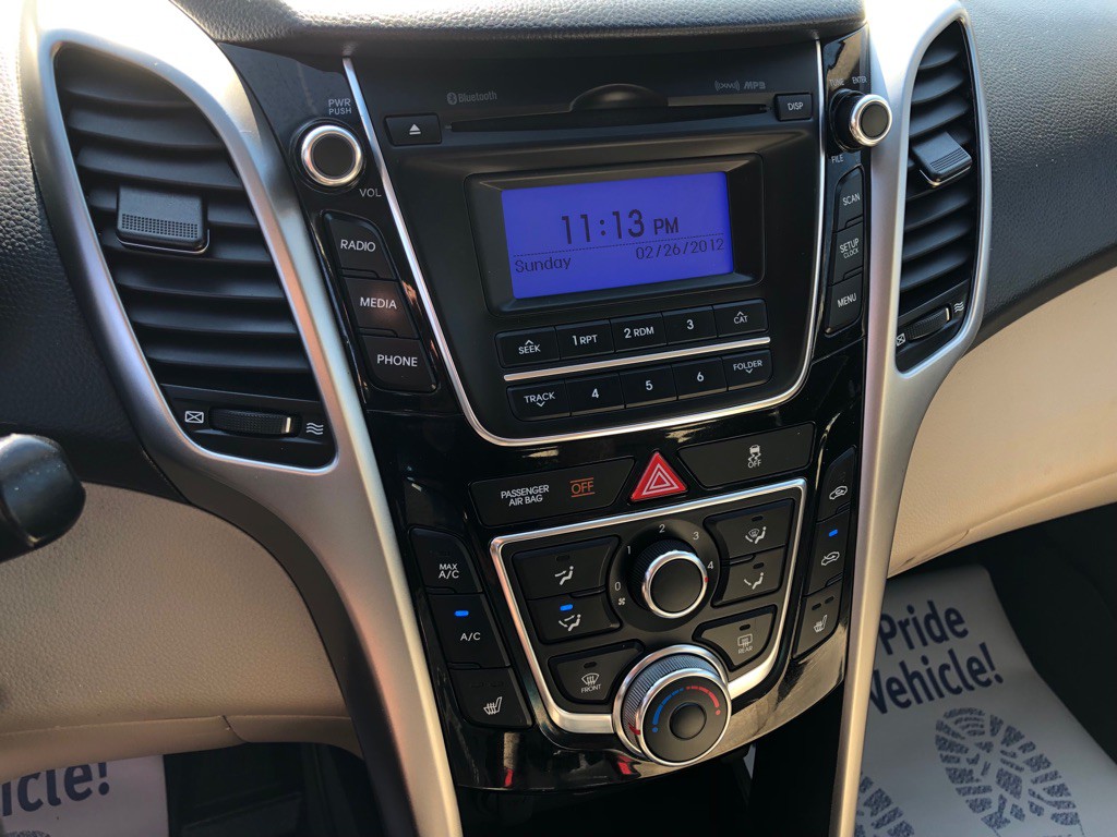 2013 Hyundai Elantra Image 22