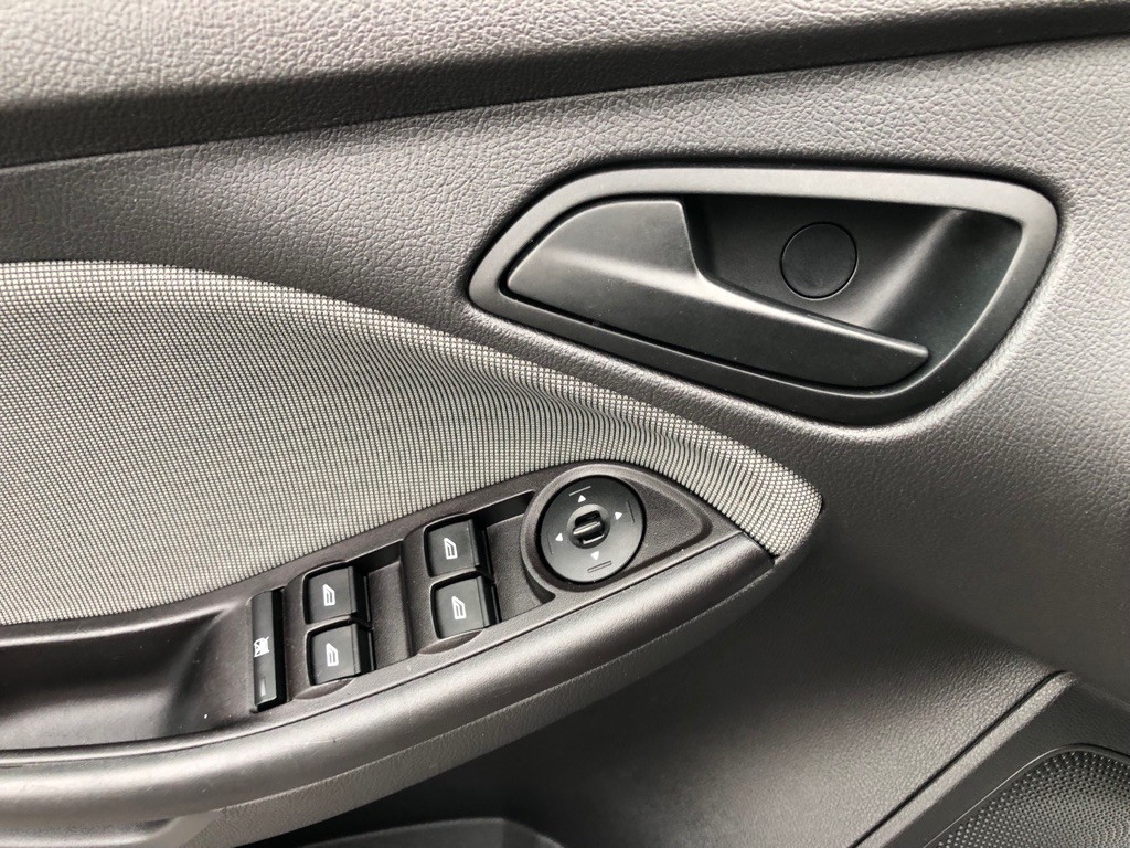 2012 Ford Focus Image 17