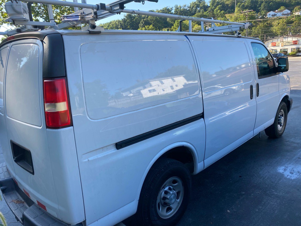 2018 Chevrolet Express Image 2