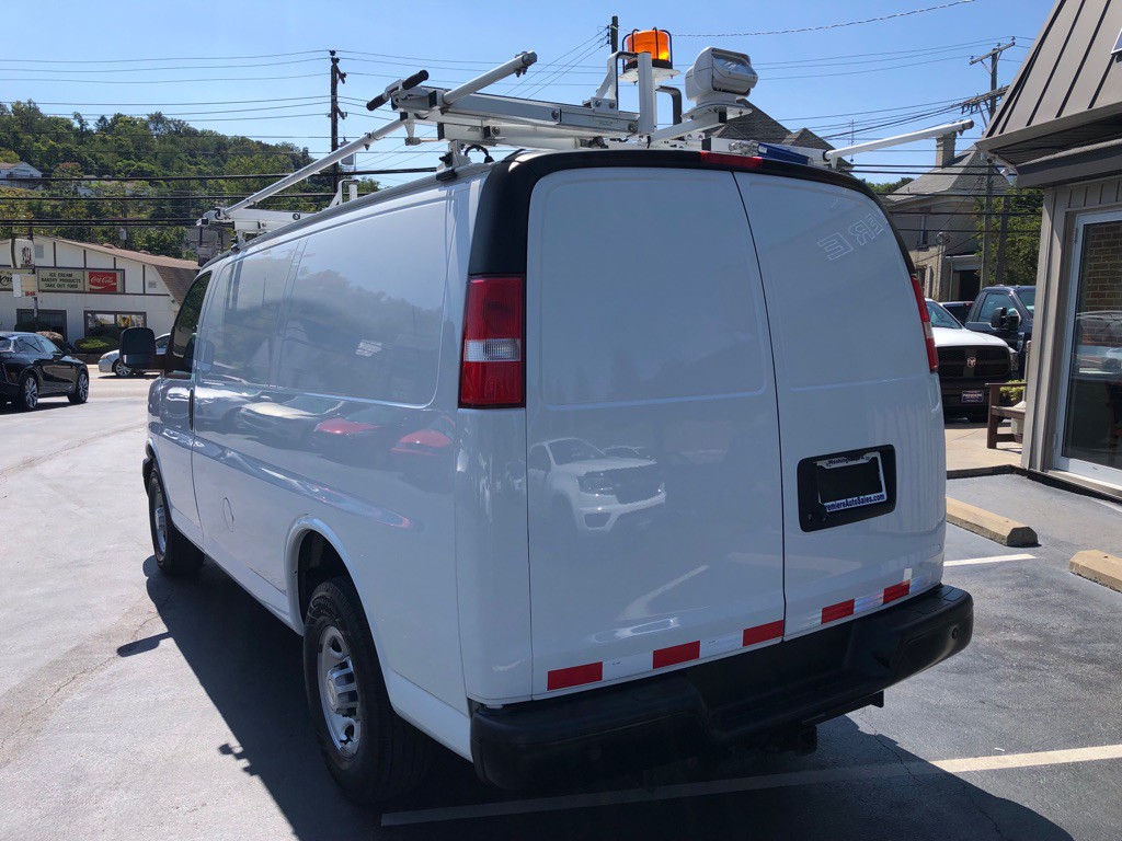 2018 Chevrolet Express Image 3