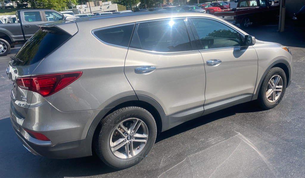 2017 Hyundai Santa Fe Sport Image 2