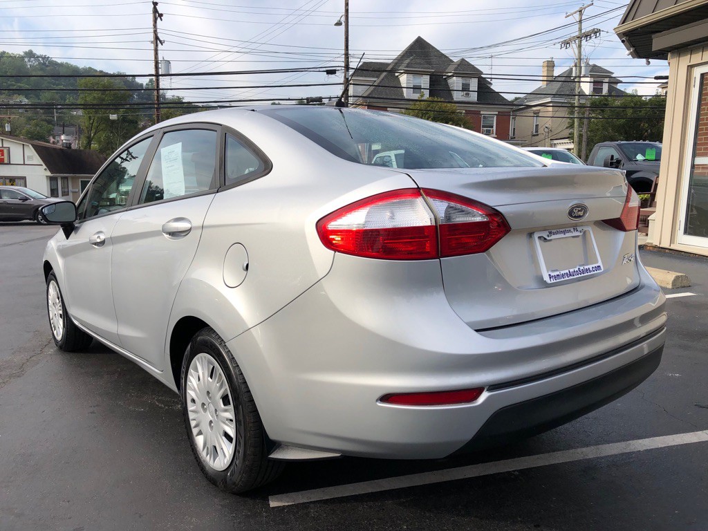 2015 Ford Fiesta Image 3